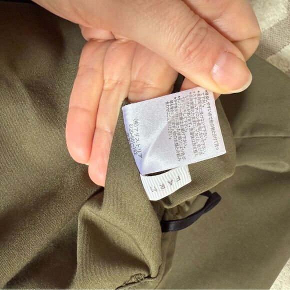 LOWRYS FARM Pleated Tapered Pants in Army Green M - Picture 12 of 16